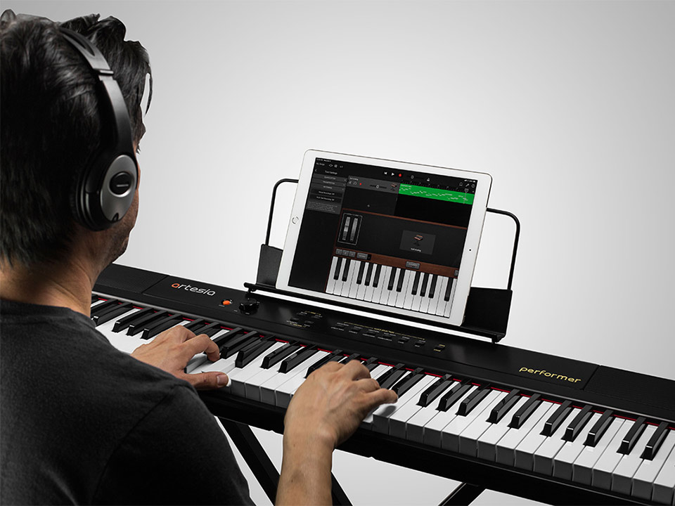 najam_skolskih_lavijatura_synthesizera